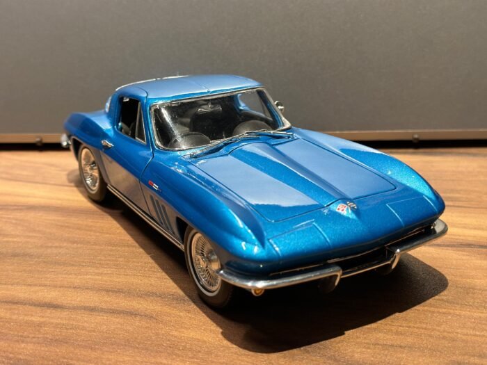 1965 Chevrolet Corvette Maisto 1:18 Blue - Image 2
