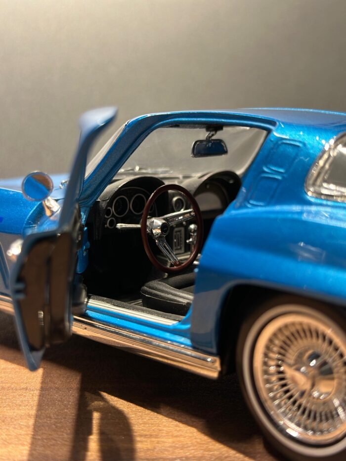 1965 Chevrolet Corvette Maisto 1:18 Blue - Image 9