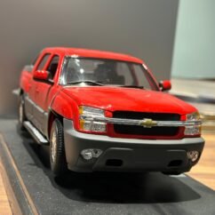 2001 Chevrolet Avalanche 1:18