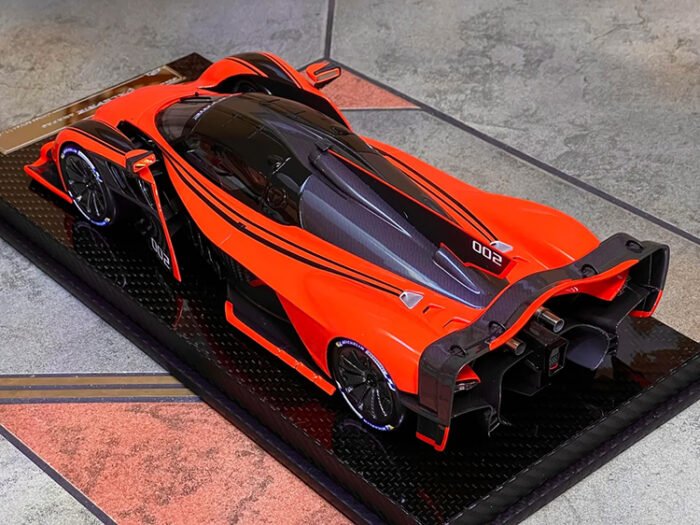 Aston Martin Valkyrie AMR Pro 1:18 - Image 2