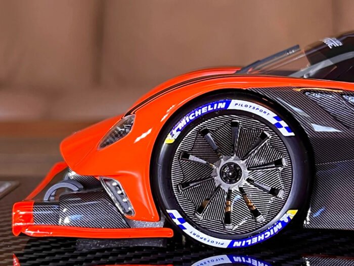 Aston Martin Valkyrie AMR Pro 1:18 - Image 3