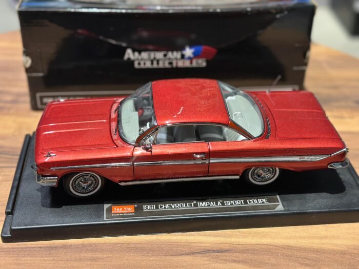 Chevrolet Impala Sport Coupe 1961 red 1:18 Sunstar - Image 3