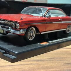 Chevrolet Impala Sport Coupe 1961 red 1:18 Sunstar