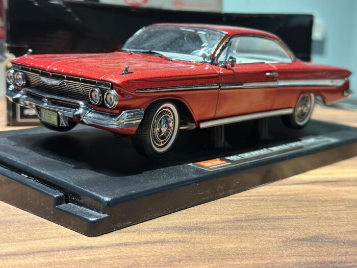 Chevrolet Impala Sport Coupe 1961 red 1:18 Sunstar