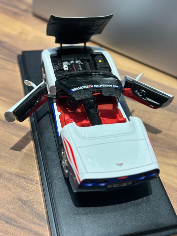 Greenlight Collectibles Indianapolis 500 Official Pace Car 1:18 - Image 8