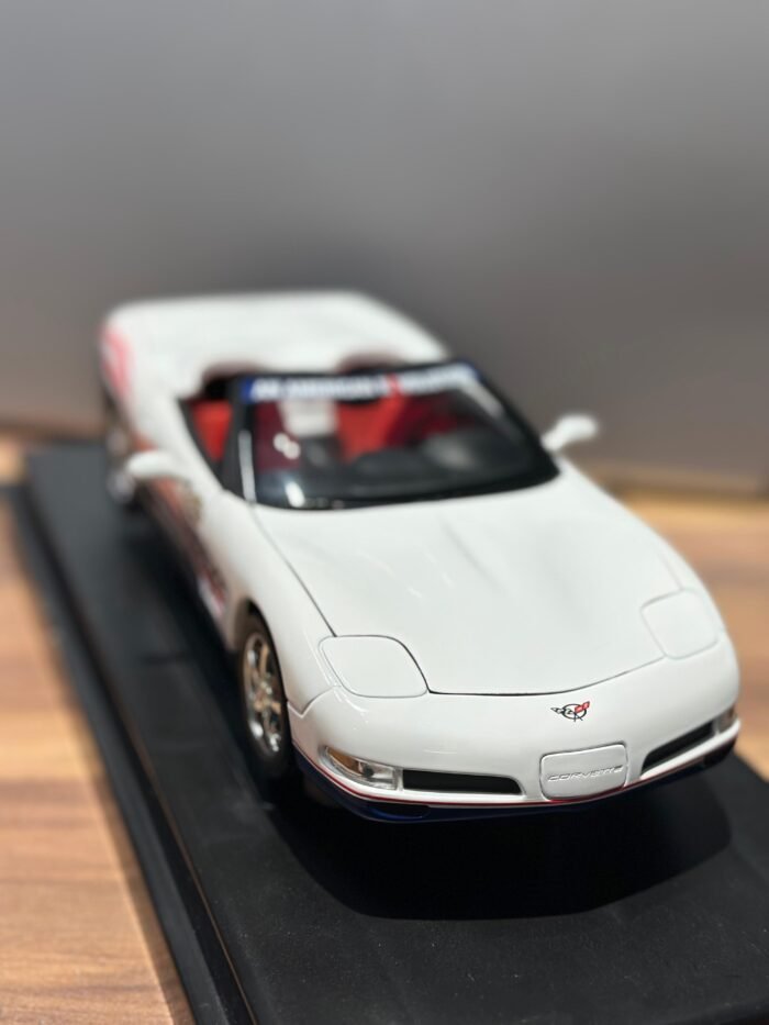 Greenlight Collectibles Indianapolis 500 Official Pace Car 1:18 - Image 2