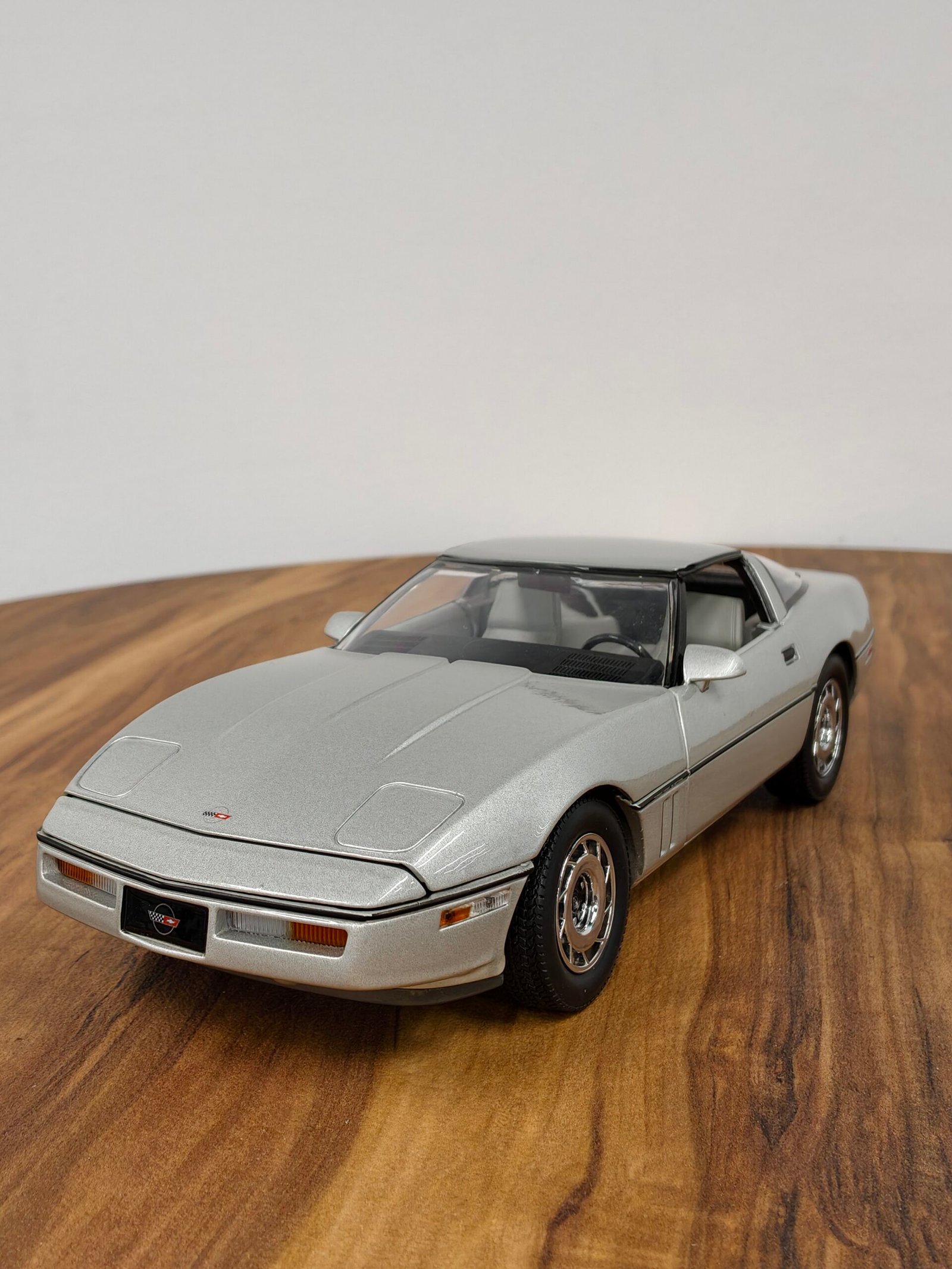 Chevrolet Corvette C4 year 1984 silver metallic 1:18