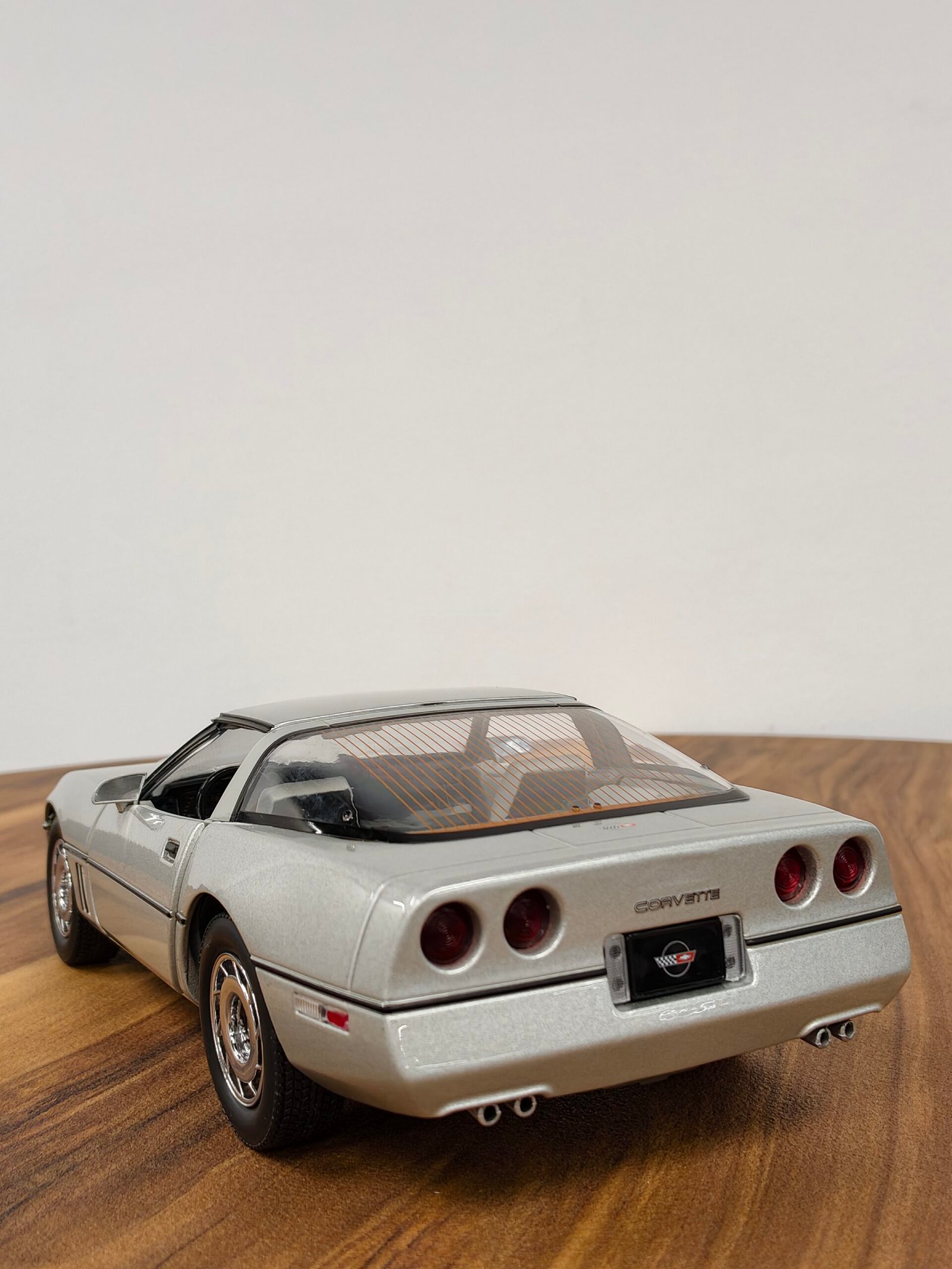 Chevrolet Corvette C4 year 1984 silver metallic 1:18 - Image 2