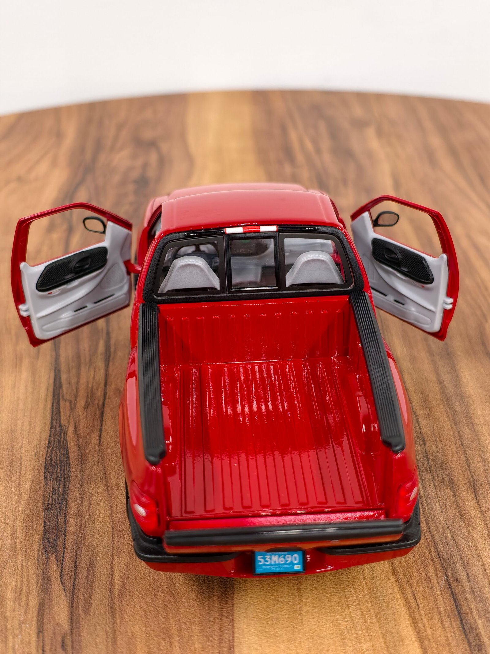 2001 Chevrolet Avalanche 1:18 - Image 10