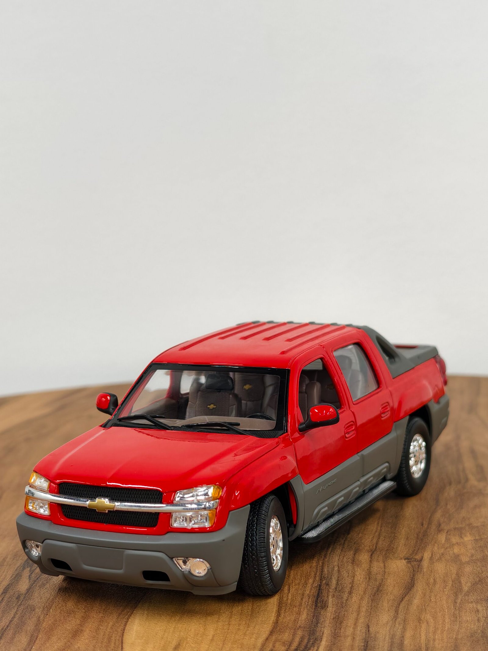 2001 Chevrolet Avalanche 1:18