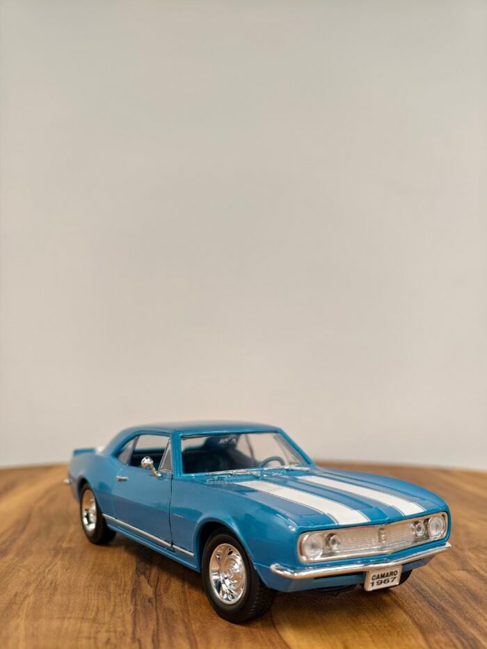 1967 Chevrolet Camaro Z-28 Road Signature 1:18 - Image 11