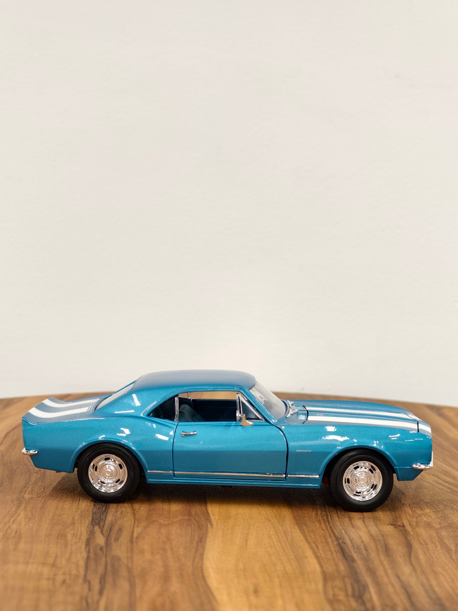 1967 Chevrolet Camaro Z-28 Road Signature 1:18 - Image 12