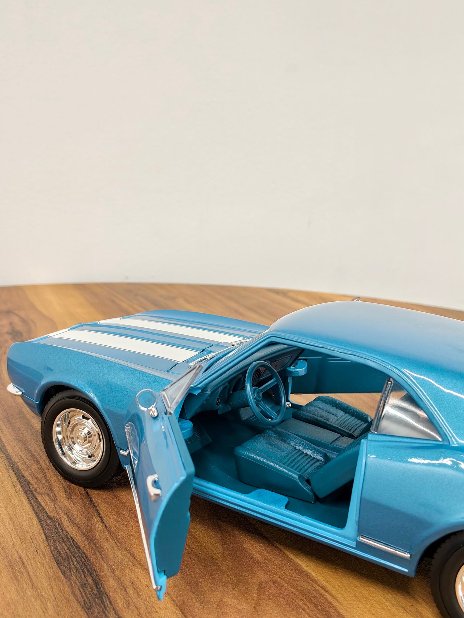 1967 Chevrolet Camaro Z-28 Road Signature 1:18 - Image 14