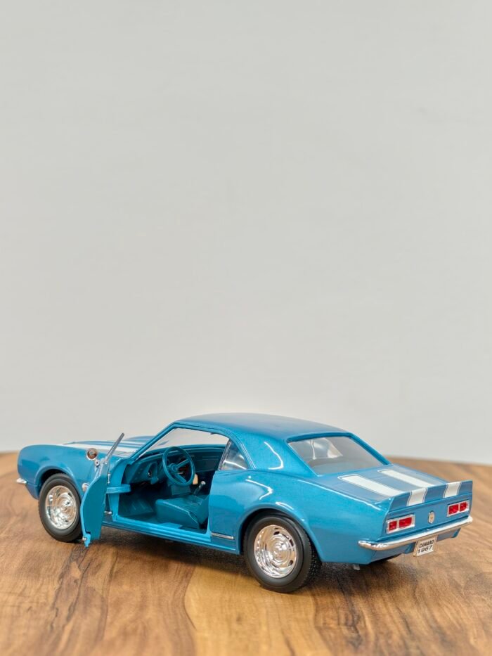 1967 Chevrolet Camaro Z-28 Road Signature 1:18 - Image 15