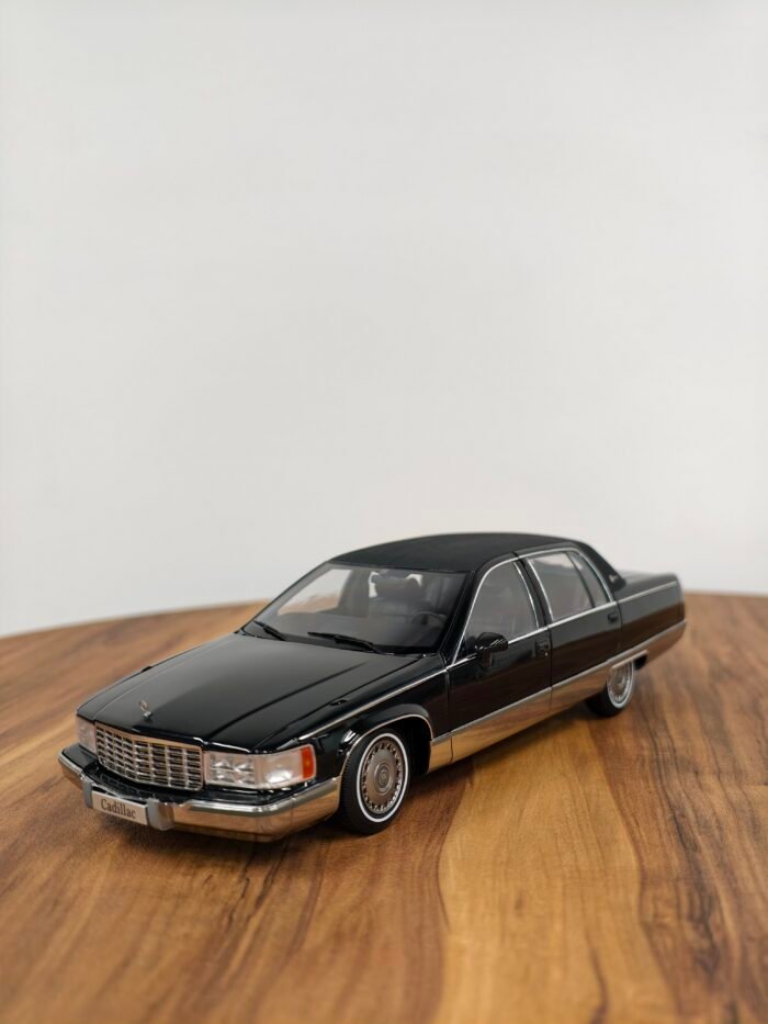 Dealer Edition Cadillac Fleetwood Brougham 1992-1994 Diecast Edition 1:18 - Image 2