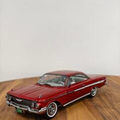 Chevrolet Impala Sport Coupe 1961 red 1:18 Sunstar