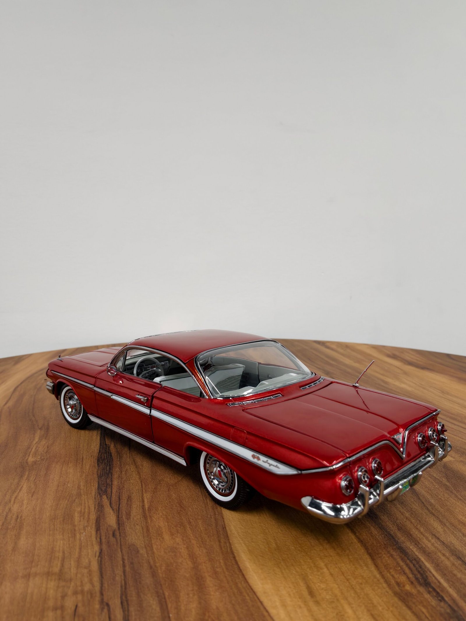 Chevrolet Impala Sport Coupe 1961 red 1:18 Sunstar - Image 8