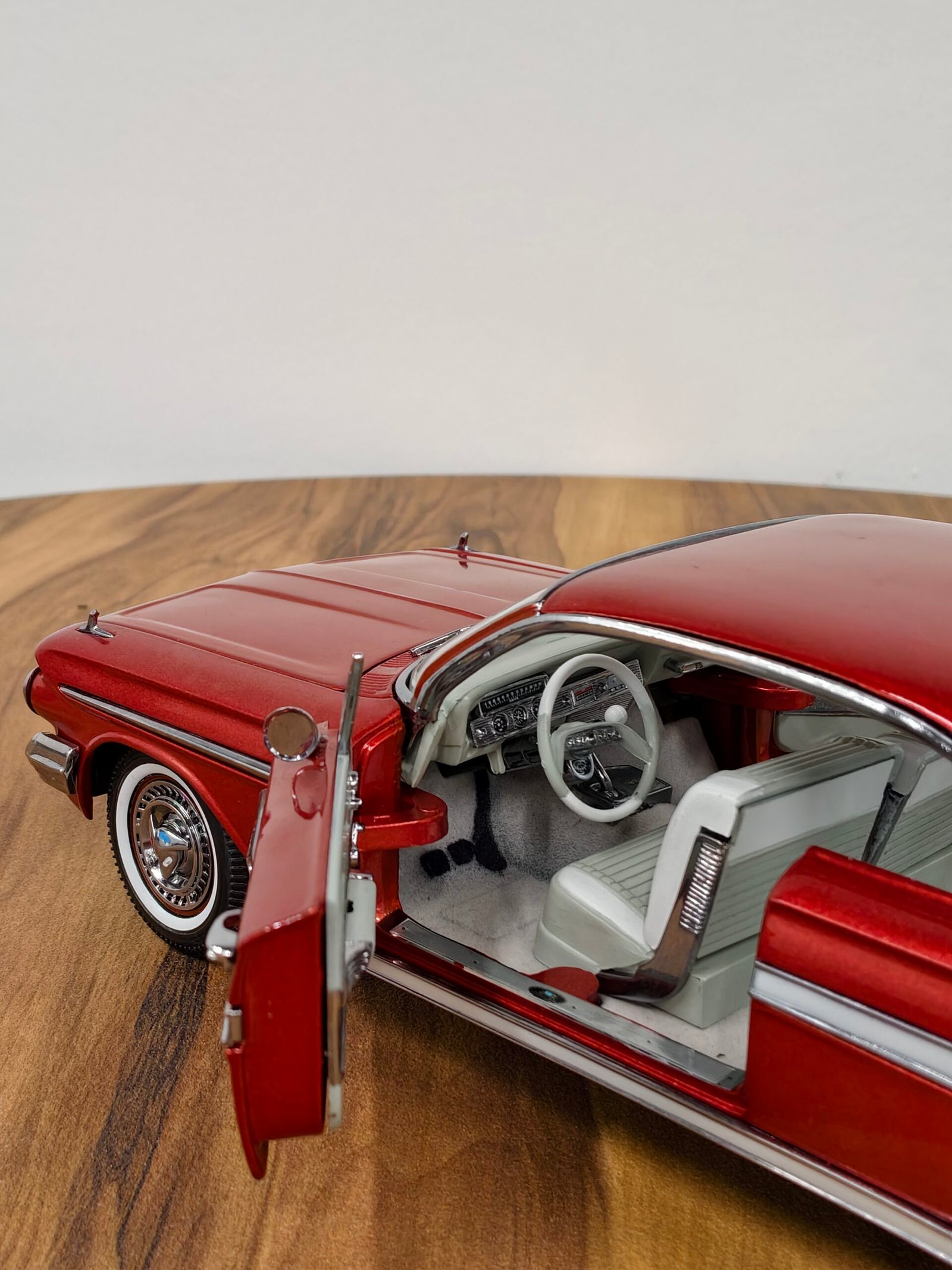 Chevrolet Impala Sport Coupe 1961 red 1:18 Sunstar - Image 6
