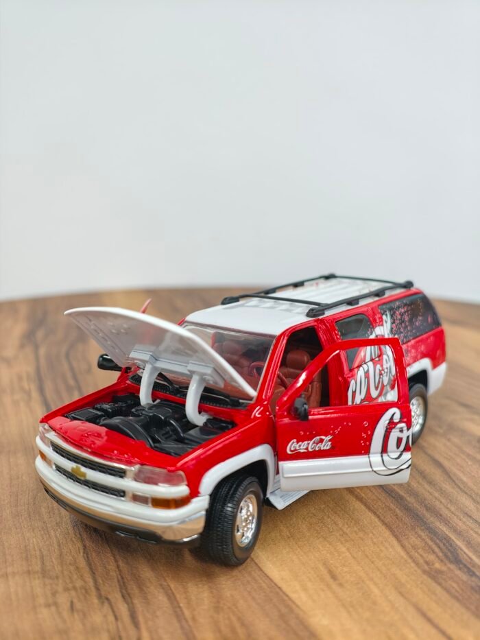 2000 Chevry Suburban Coca-Cola 1:18 - Image 3