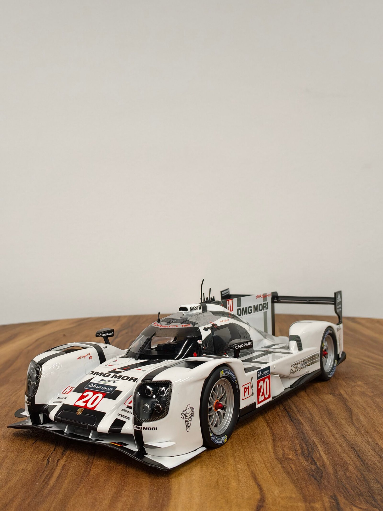 Porsche 911 Hybird #20 24h Lemans 2014 White 1:18
