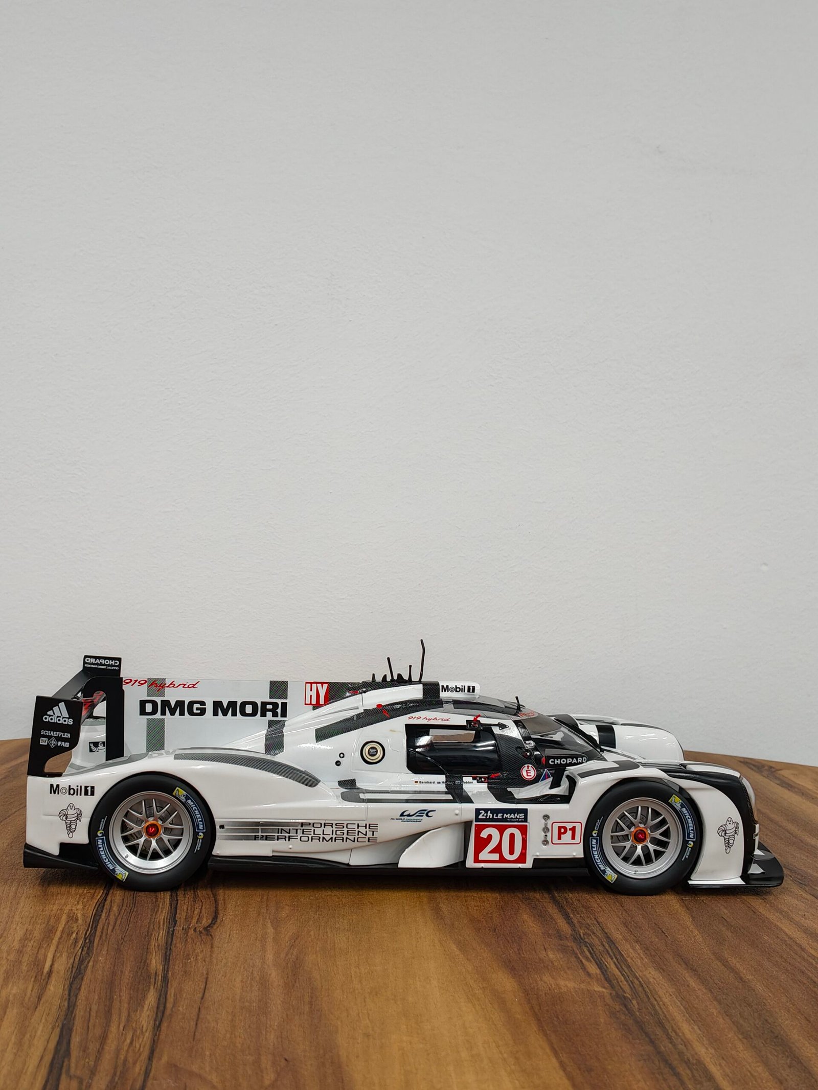 Porsche 911 Hybird #20 24h Lemans 2014 White 1:18 - Image 5