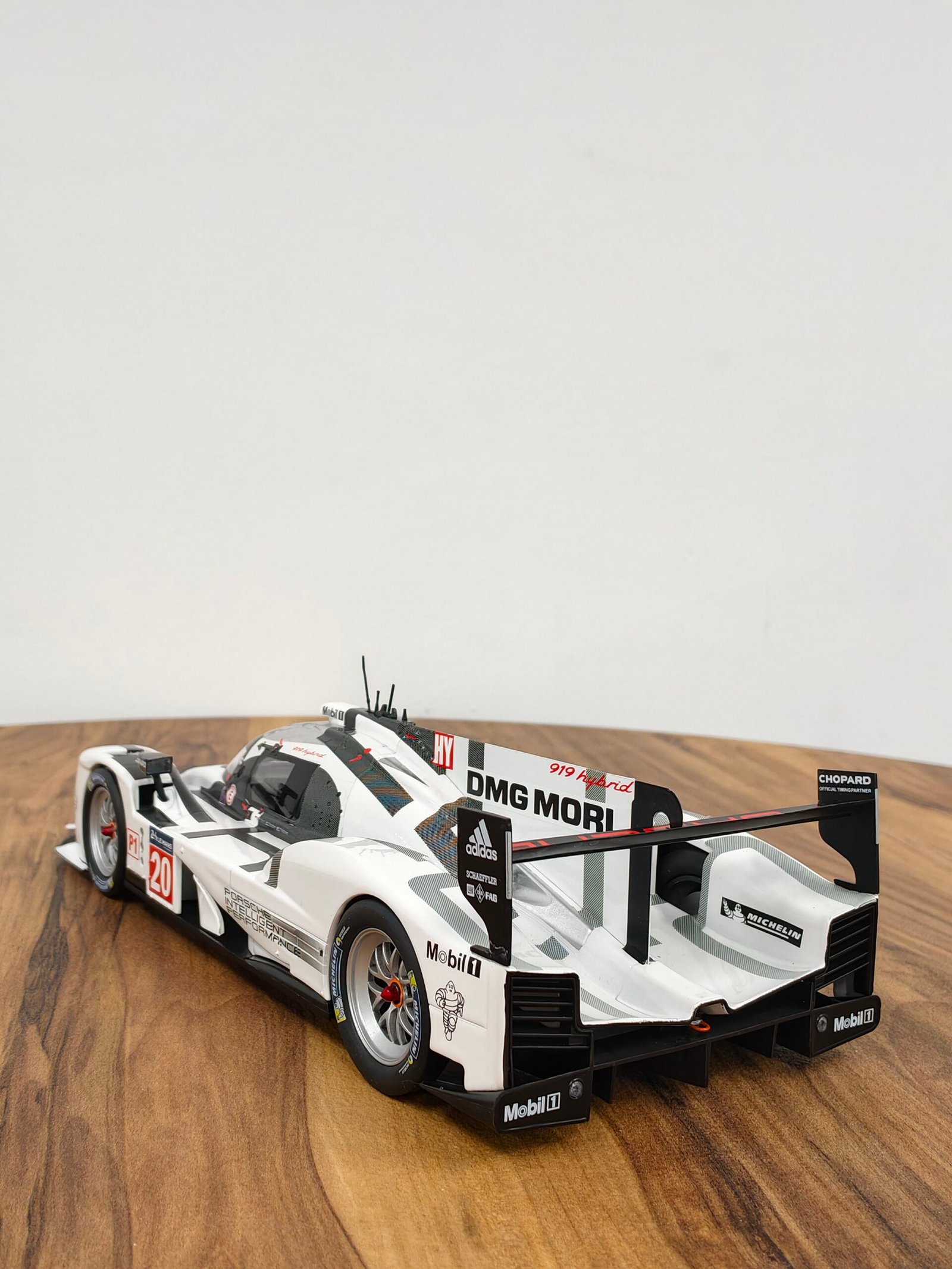 Porsche 911 Hybird #20 24h Lemans 2014 White 1:18 - Image 4