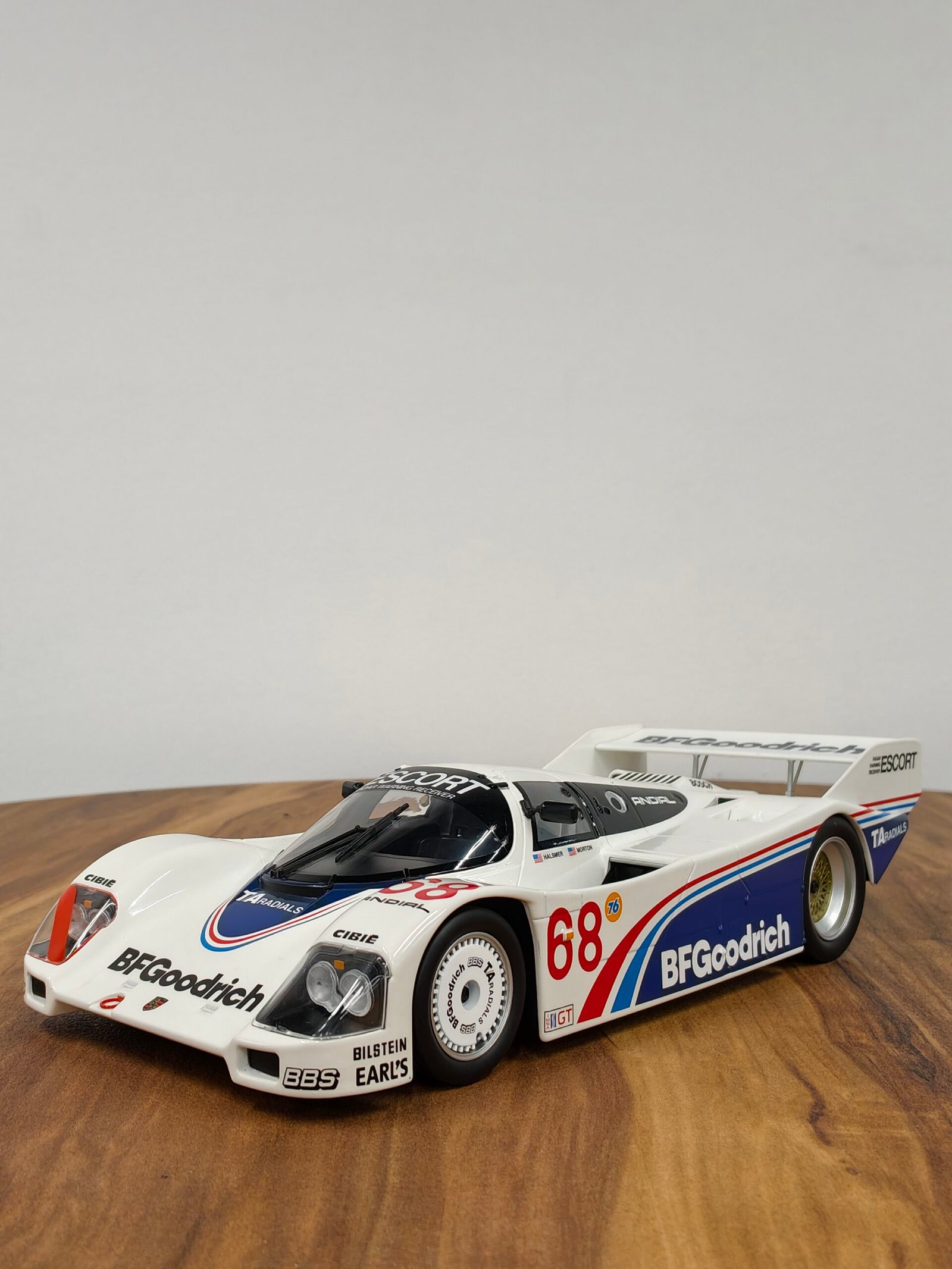 Porsche 962 IMSA- Riverside 1985 White 1:18