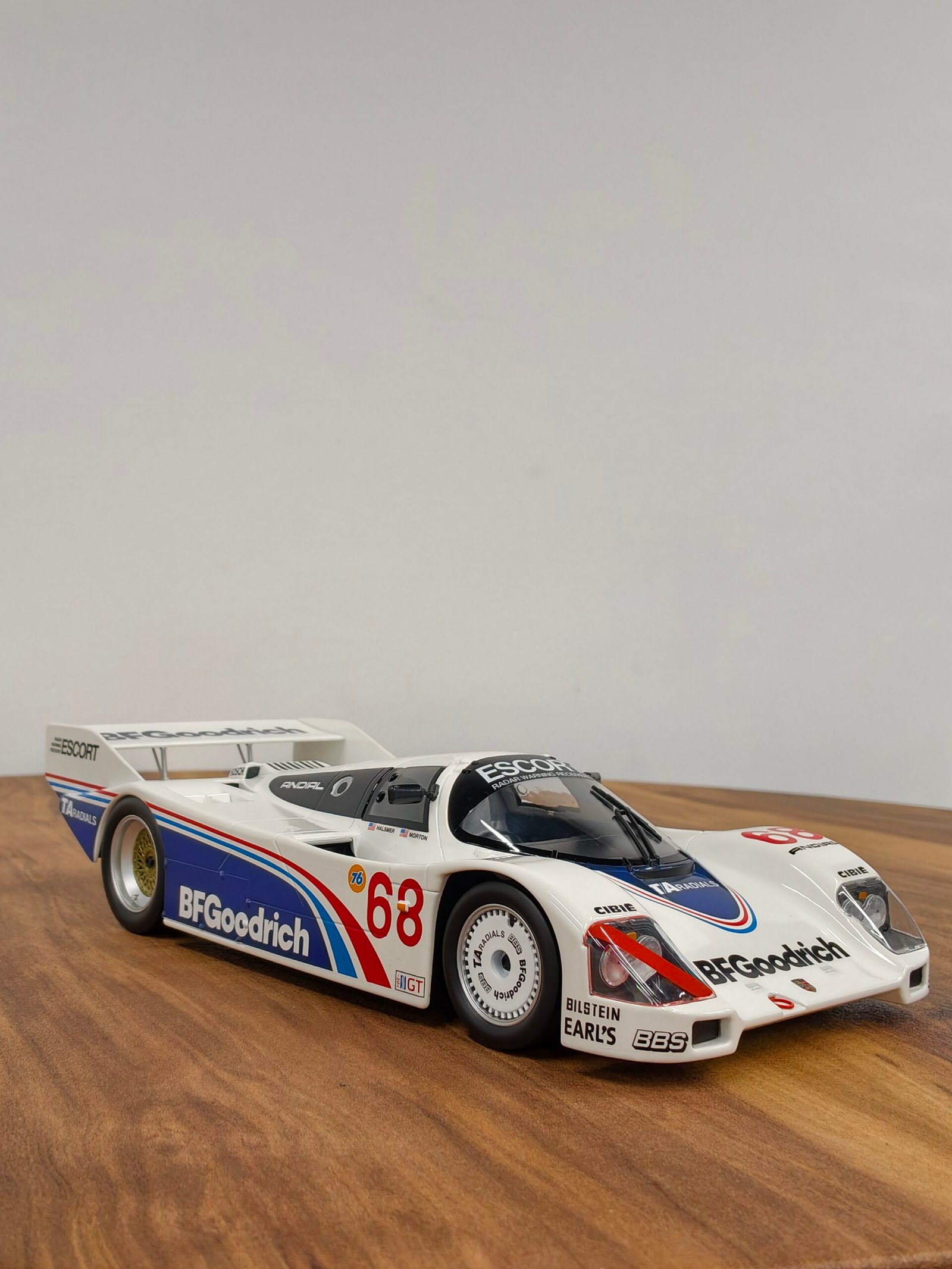 Porsche 962 IMSA- Riverside 1985 White 1:18 - Image 2