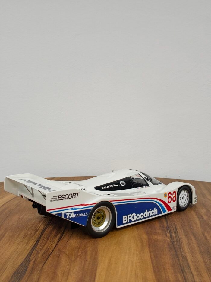 Porsche 962 IMSA- Riverside 1985 White 1:18 - Image 4