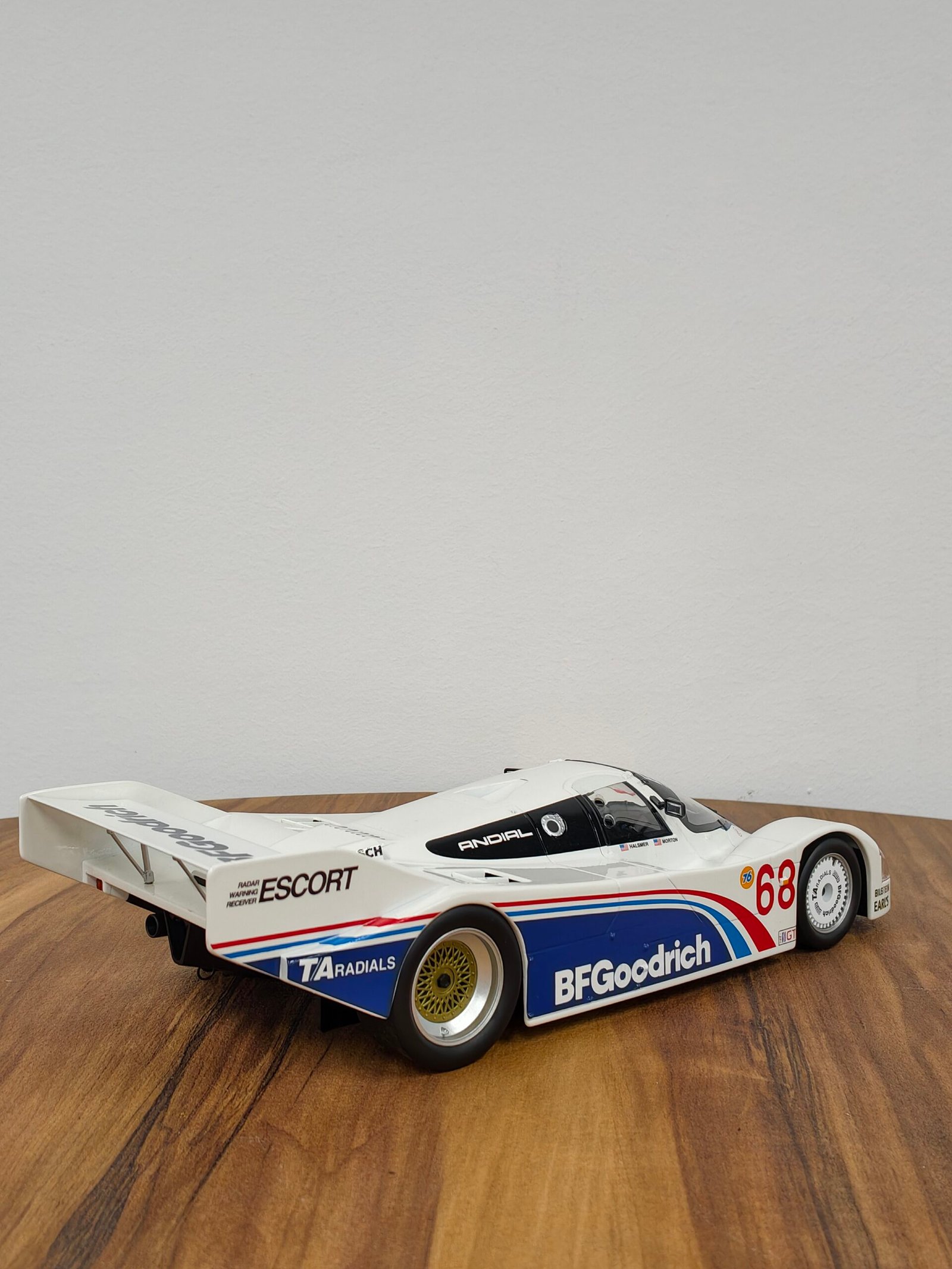 Porsche 962 IMSA- Riverside 1985 White 1:18 - Image 4