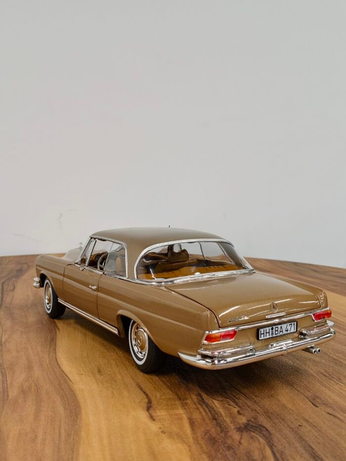 Mercedes Benz 250 SE Coupe 1:18 Gold - Image 5