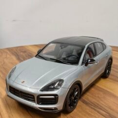 Porsche Cayenne S Coupé (Dolomit Silver) 1:18