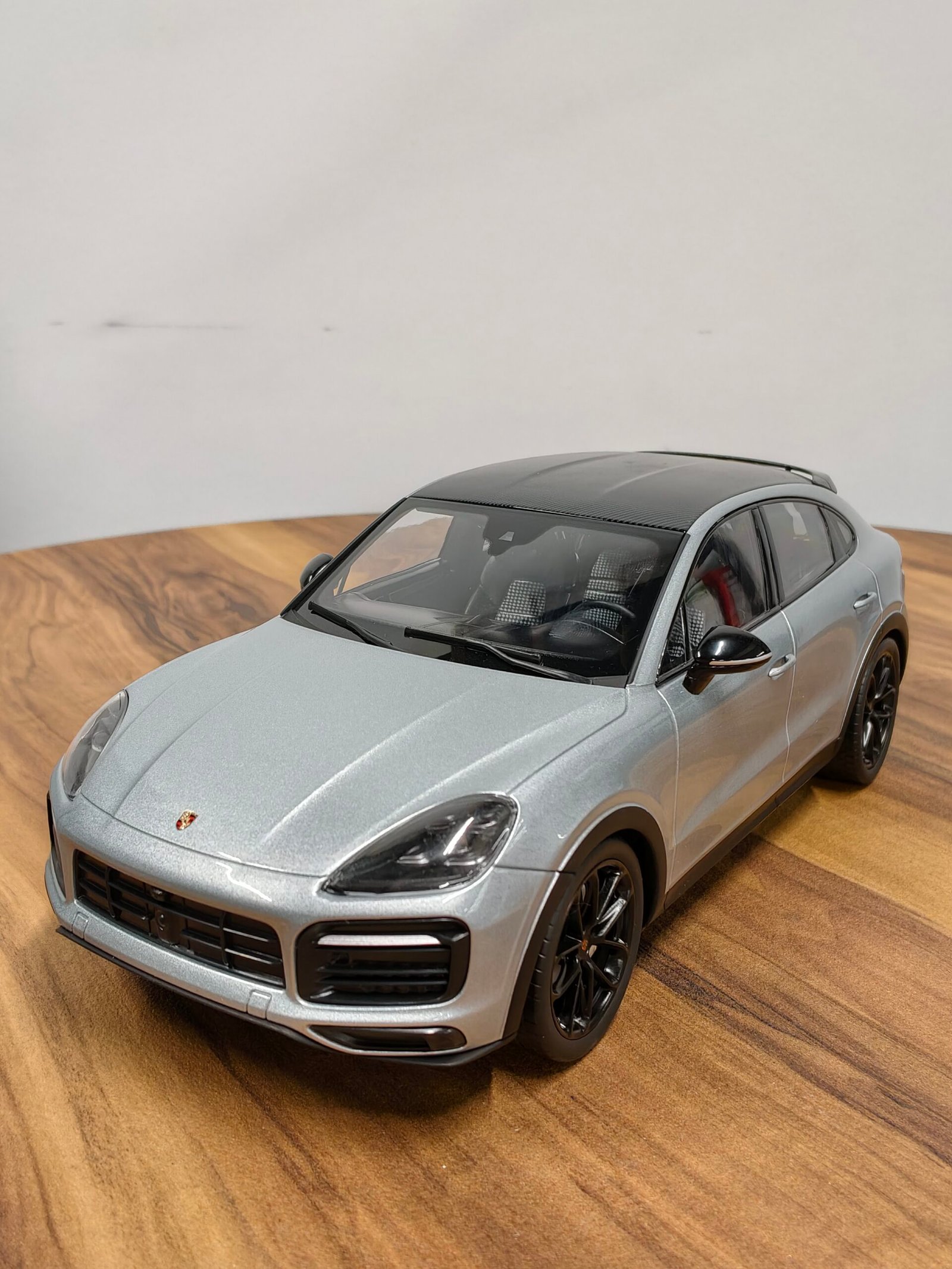 Porsche Cayenne S Coupé (Dolomit Silver) 1: 18