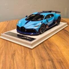 Bugatti Divo 1:18 Light Blue
