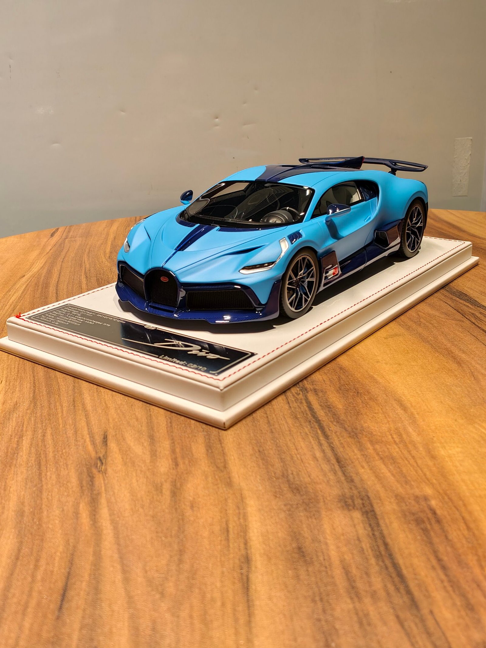 Bugatti Divo 1:18 Light Blue Bugatti Divo 1:18 Light Blue