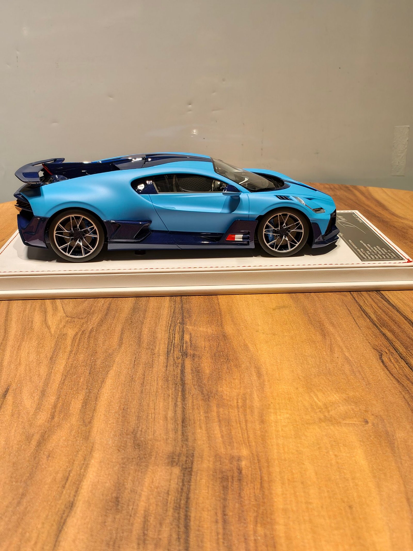 Bugatti Divo 1:18 Light Blue Bugatti Divo 1:18 Light Blue - Image 4