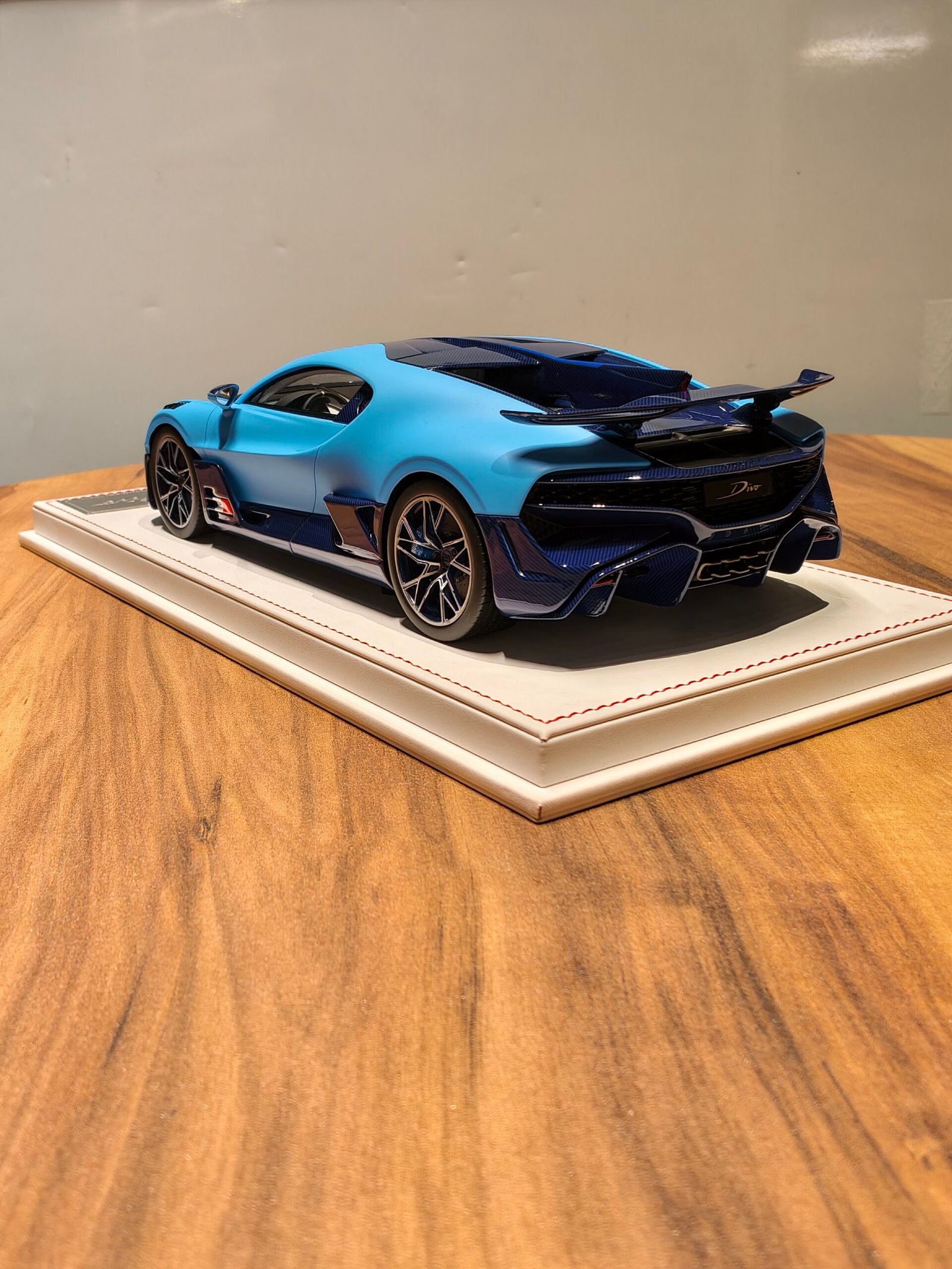 Bugatti Divo 1:18 Light Blue Bugatti Divo 1:18 Light Blue - Image 2