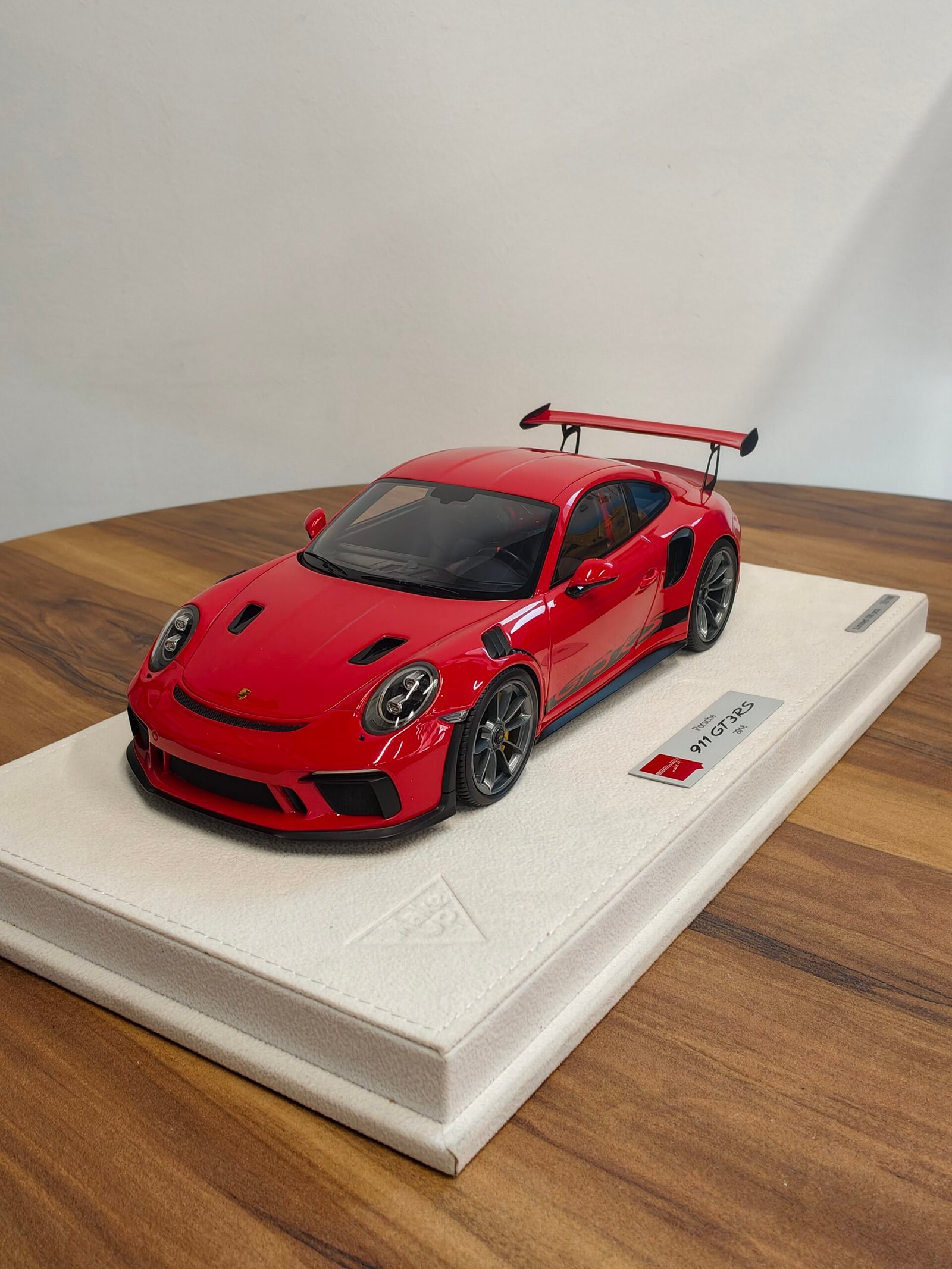 Porsche 911 (991. 2) GT3RS 2018 (Red) 1: 18