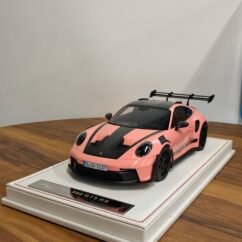 Porsche 992 GT3 RS (Pink Sakura) 1:18