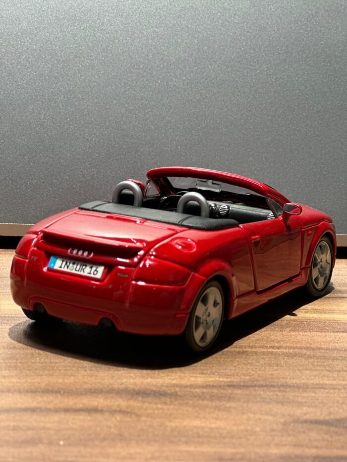 Maisto 31978 Audi TT Roadster Red 1:24 Diecast Car Model - Image 7