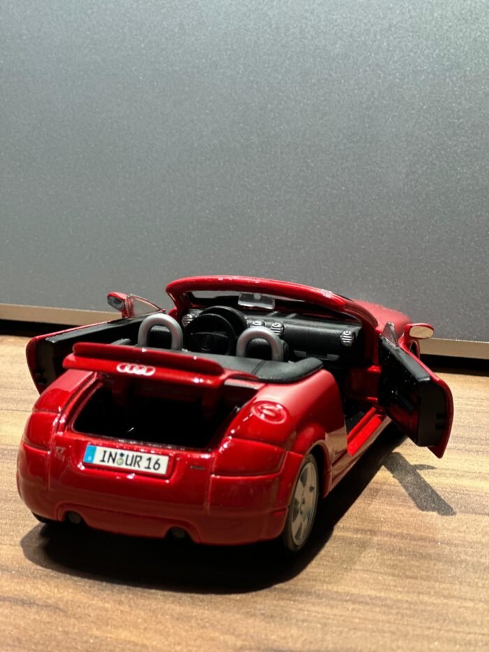 Maisto 31978 Audi TT Roadster Red 1:24 Diecast Car Model - Image 5