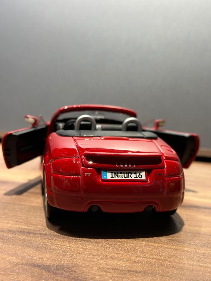 Maisto 31978 Audi TT Roadster Red 1:24 Diecast Car Model - Image 3