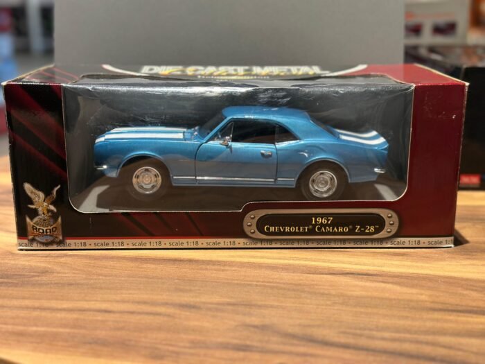 1967 Chevrolet Camaro Z-28 Road Signature 1:18 - Image 8