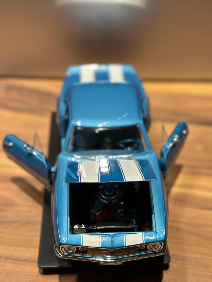 1967 Chevrolet Camaro Z-28 Road Signature 1:18 - Image 6