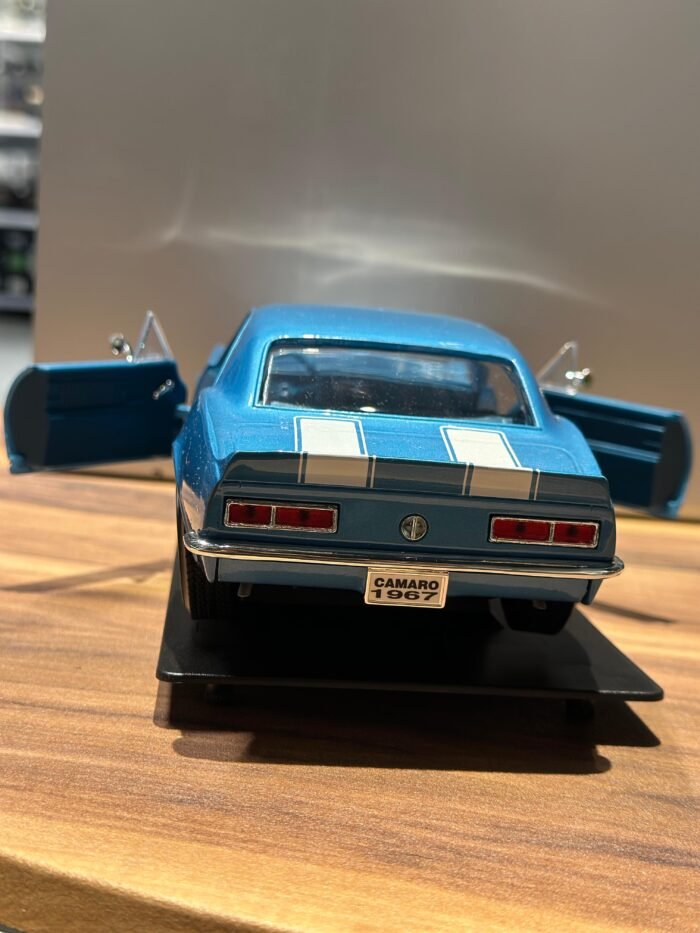 1967 Chevrolet Camaro Z-28 Road Signature 1:18 - Image 4