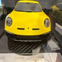 Porsche 911 Dakar 1:18 Yellow