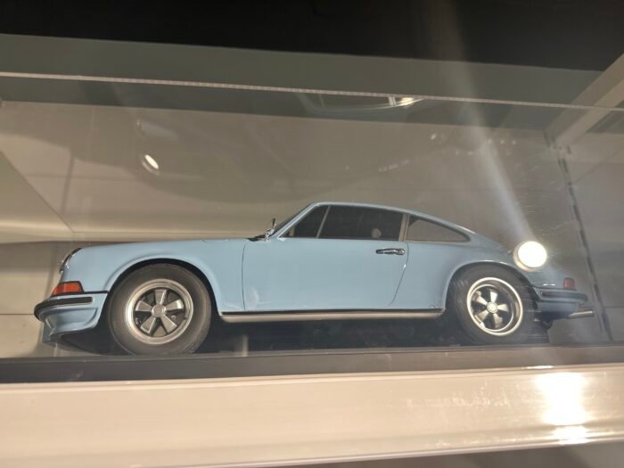 Porsche Carrera 1:8 Blue 1:8