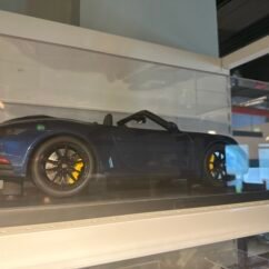 Porsche 911 Carrera 4S 1:8 Blue