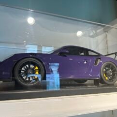 Porsche GT3 RS 1:8 Purple