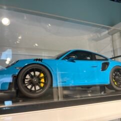 Porsche GT2 RS 1:8 Blue Light